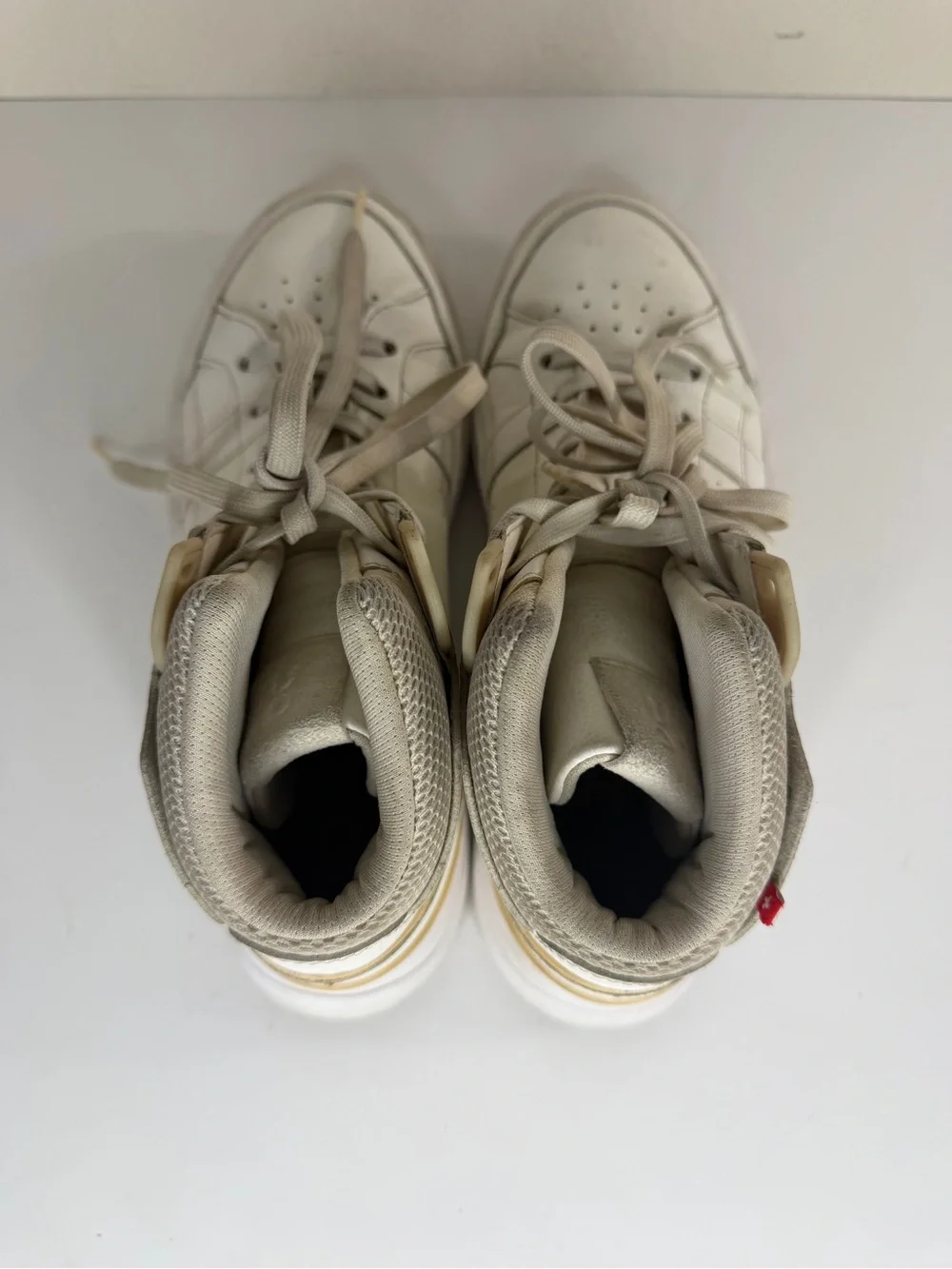 On Cloud The Roger Clubhouse Mid Women’s Size 7.5 Beige/white